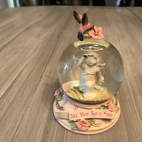 Water Globe "Angel Of Spirit" Ornament - Picture 1 of 3